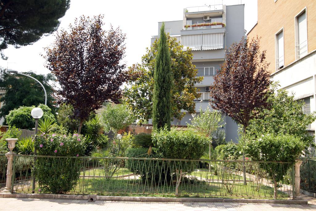 ホテルCasa Per Ferie Margherita Diomira ローマ エクステリア 写真