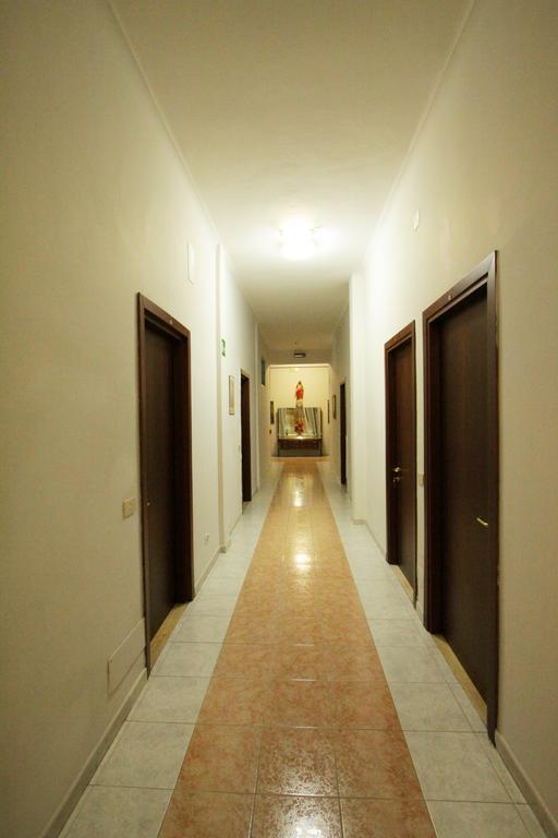 ホテルCasa Per Ferie Margherita Diomira ローマ エクステリア 写真