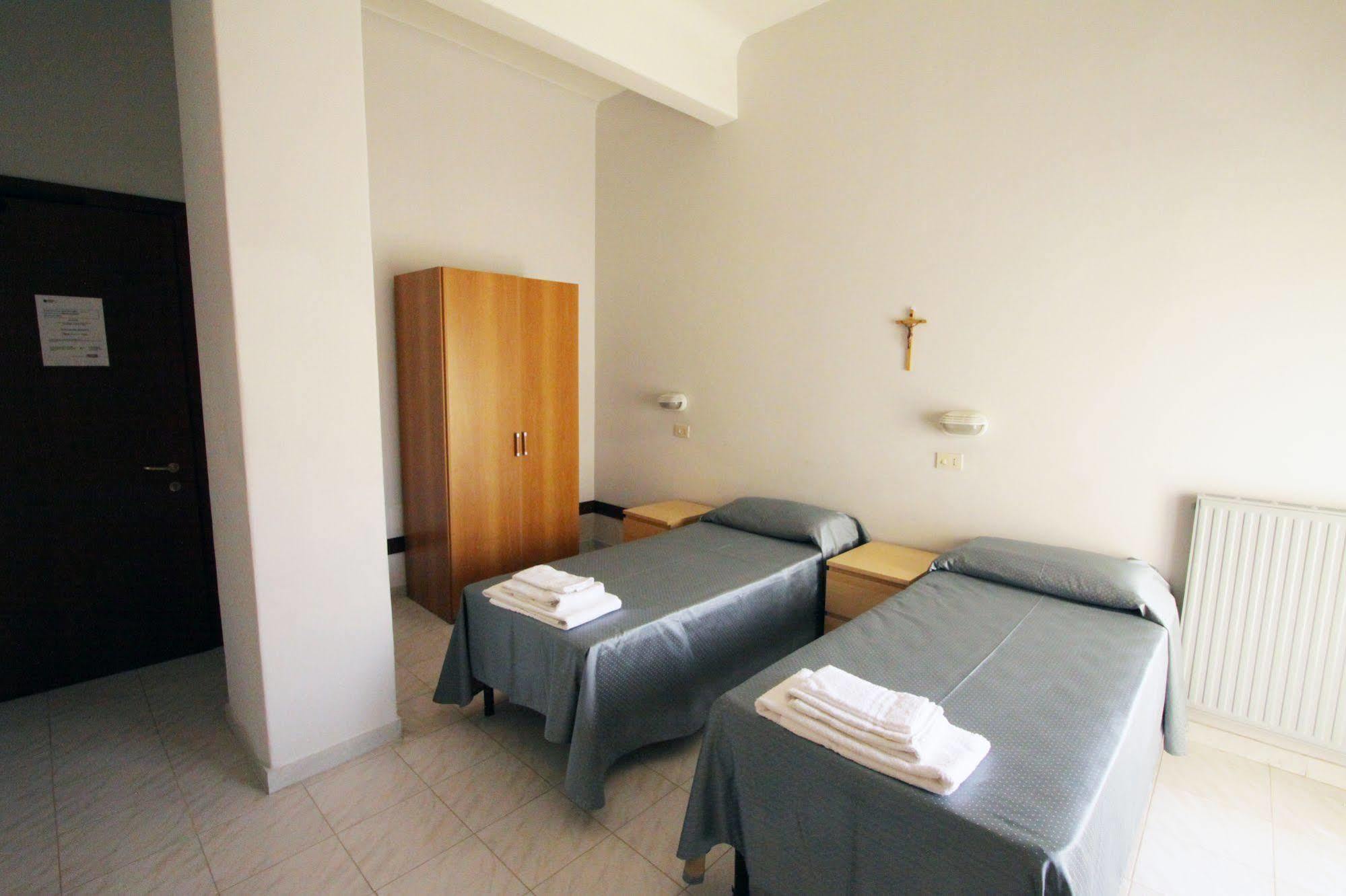 ホテルCasa Per Ferie Margherita Diomira ローマ エクステリア 写真